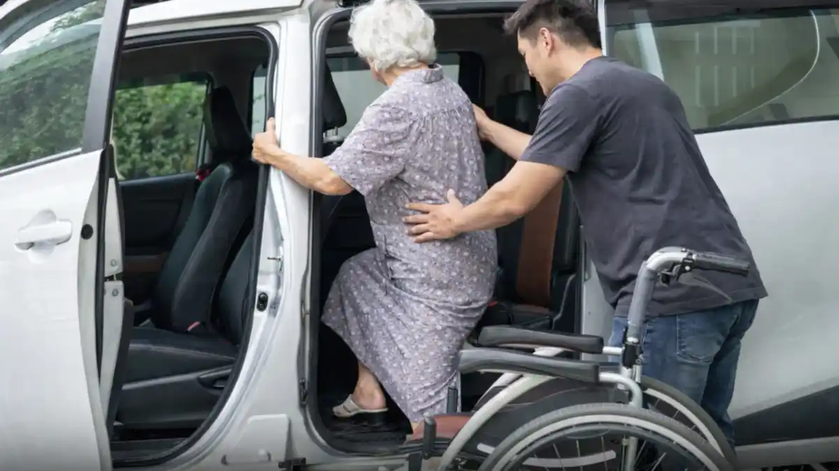 taxi for seniors assistance with boarding