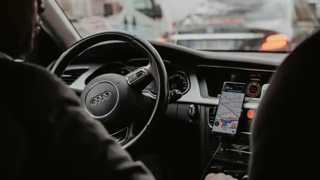 aplikácia waze vo vozidle