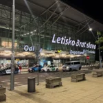 Sonderbericht: Der Flughafen Bratislava verzeichnet einen historischen Passagieransturm, und zahlreiche Reisende haben ihren Flug verpasst